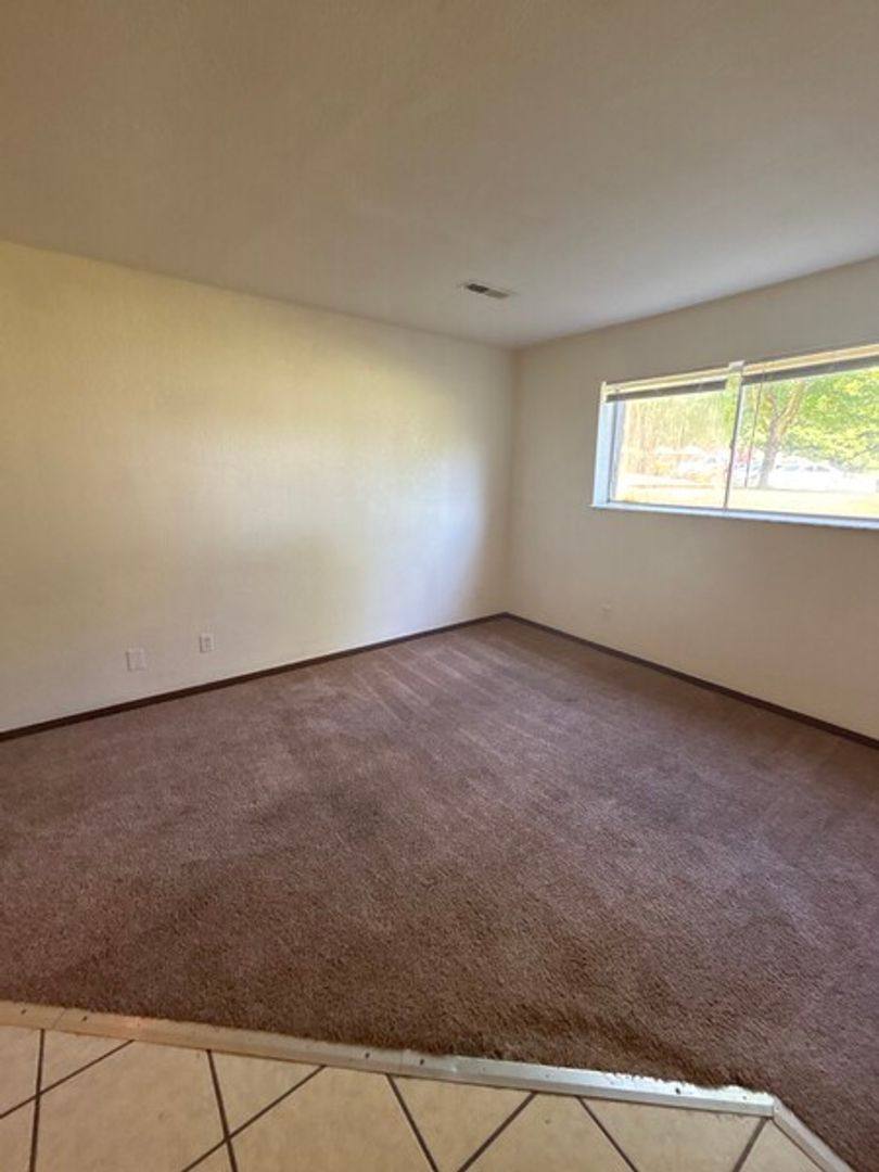 Apartment for rent at 1451 Pineville Rd, Neosho, MO 64850