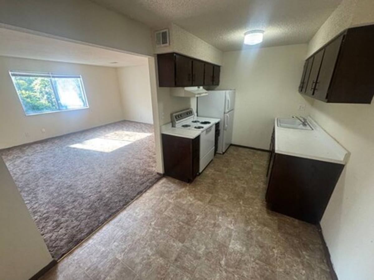 Apartment for rent at 1451 Pineville Rd, Neosho, MO 64850