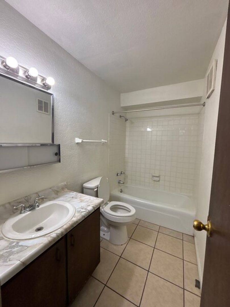 Apartment for rent at 1451 Pineville Rd, Neosho, MO 64850