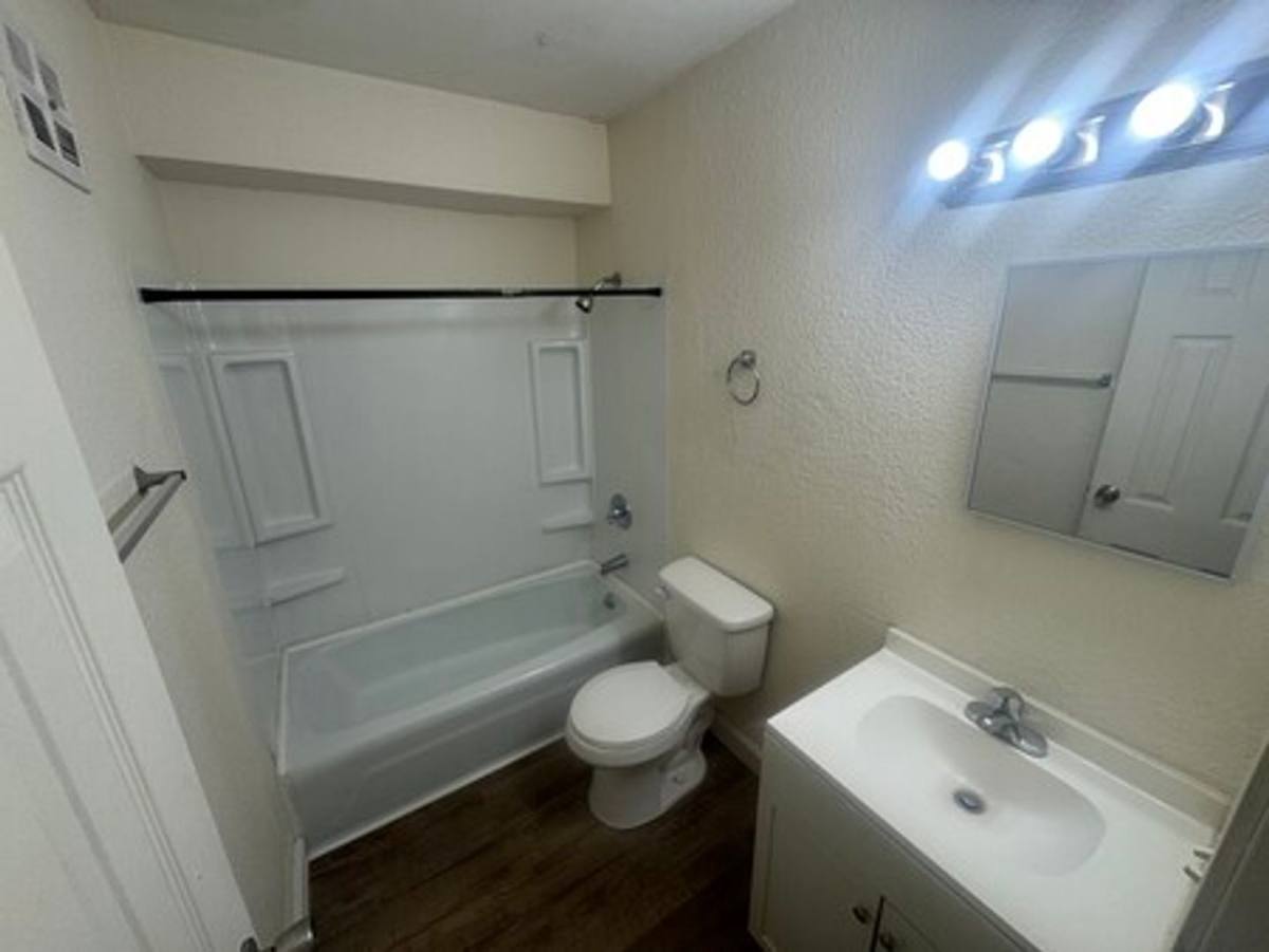 Apartment for rent at 1451 Pineville Rd, Neosho, MO 64850