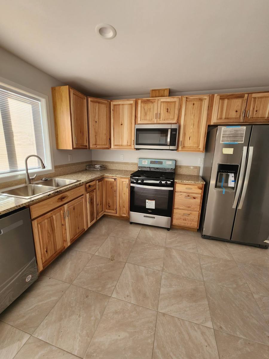 Apartment for rent at 1118 & 1122 6th Ave SE, Albany, OR 97322