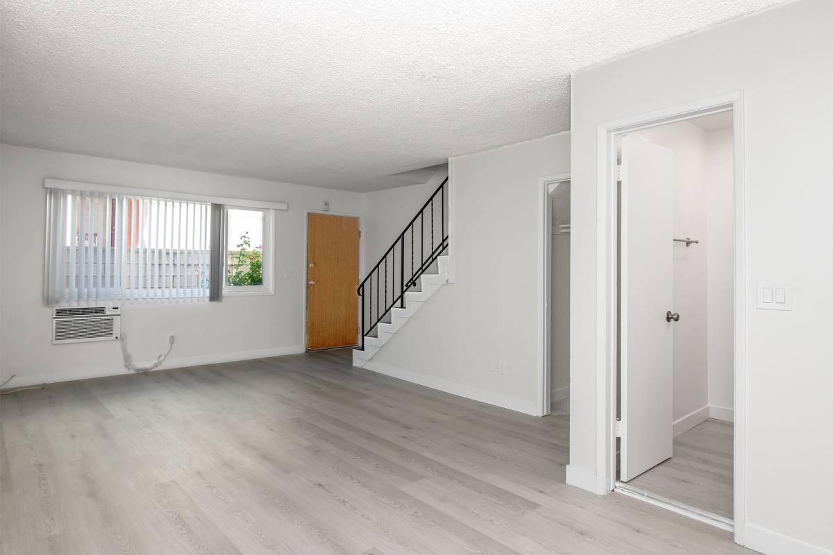 Apartment for rent at 216 Palmetto Dr, Alhambra, CA 91801