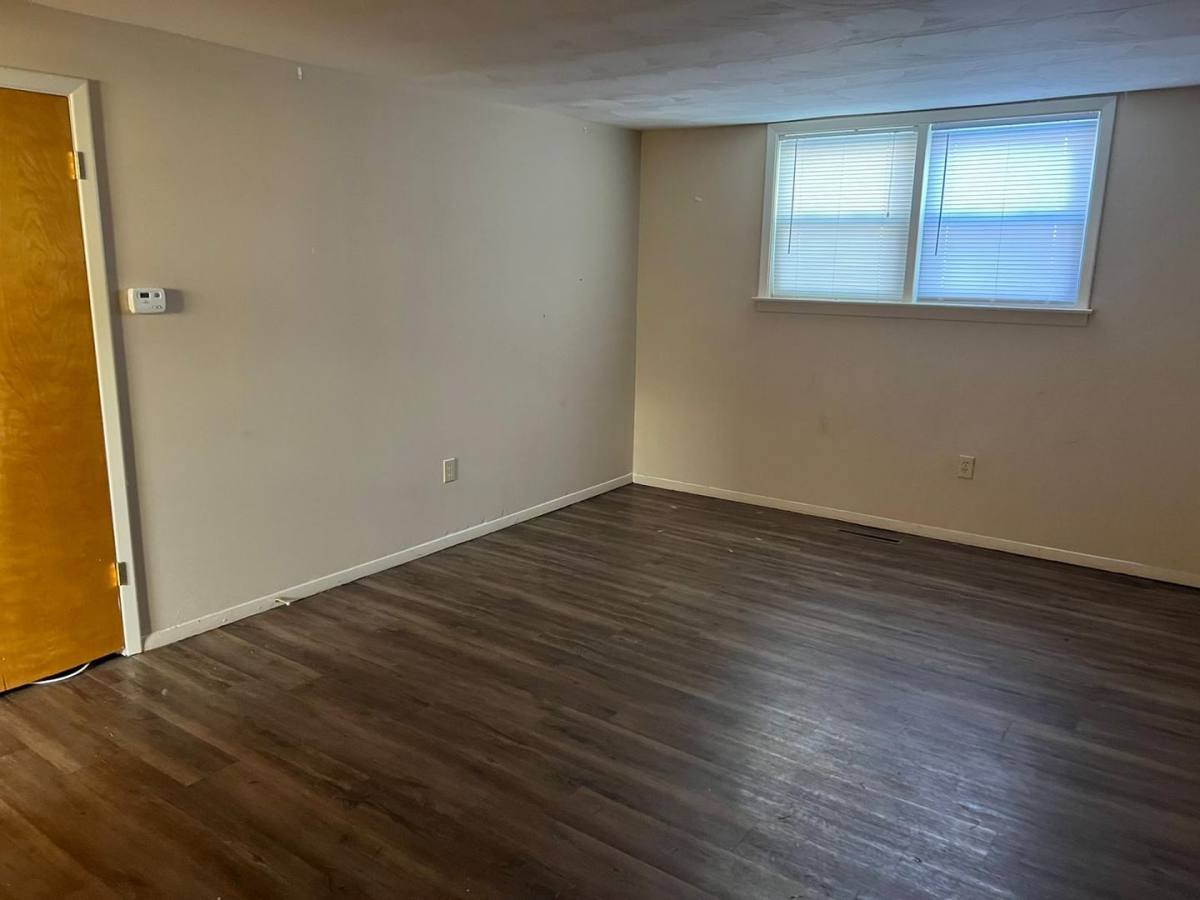 Apartment for rent at 309-311 Robinhood, Bloomington, IL 61701