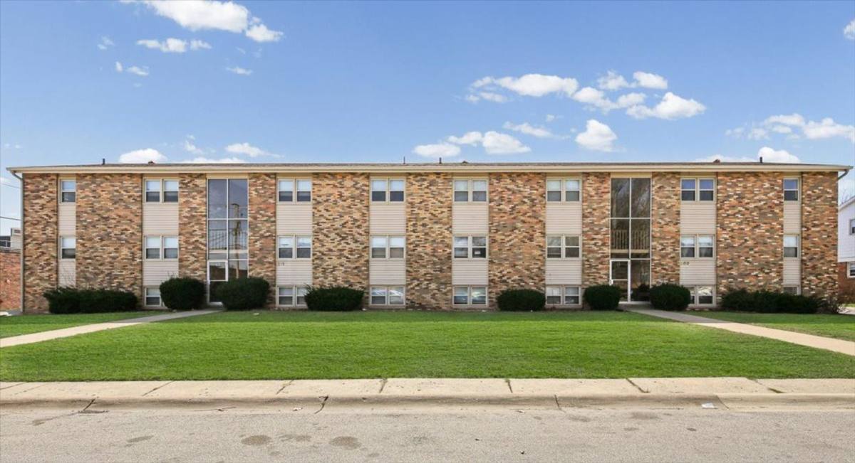Apartment for rent at 309-311 Robinhood, Bloomington, IL 61701
