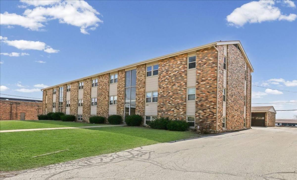 Apartment for rent at 309-311 Robinhood, Bloomington, IL 61701