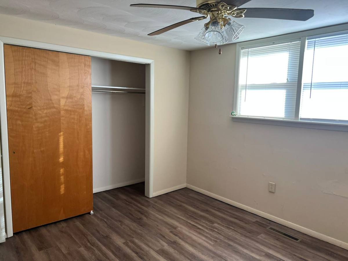 Apartment for rent at 309-311 Robinhood, Bloomington, IL 61701