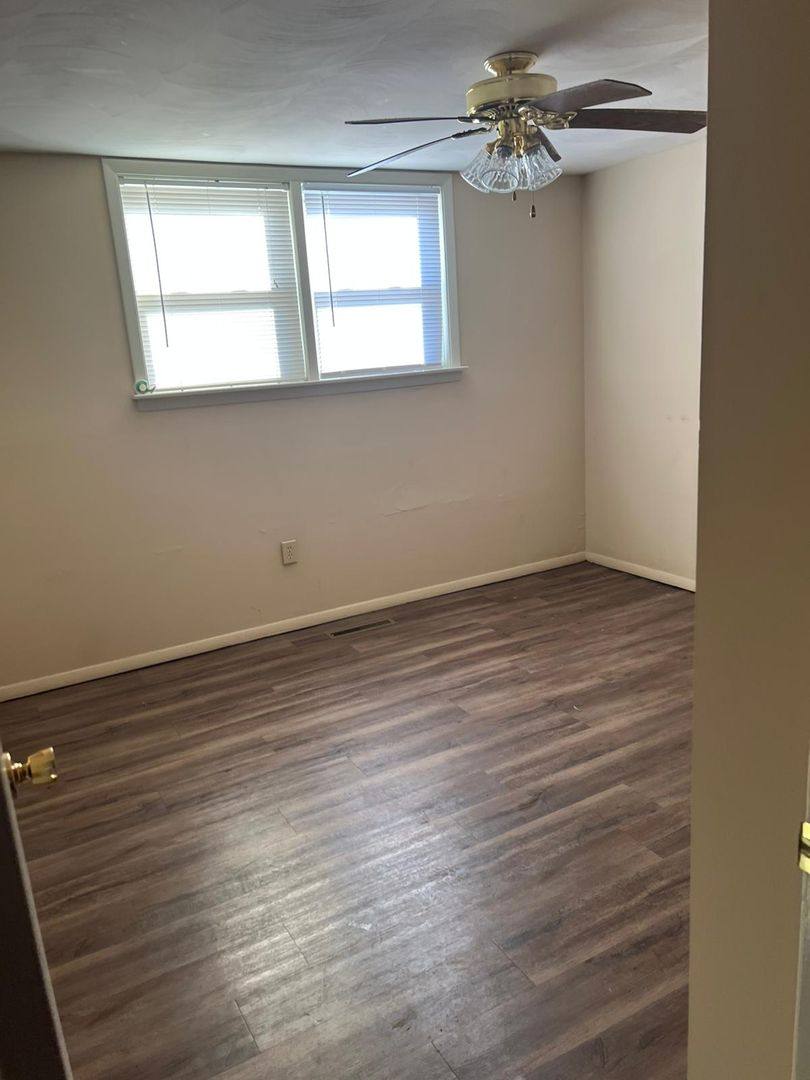 Apartment for rent at 309-311 Robinhood, Bloomington, IL 61701