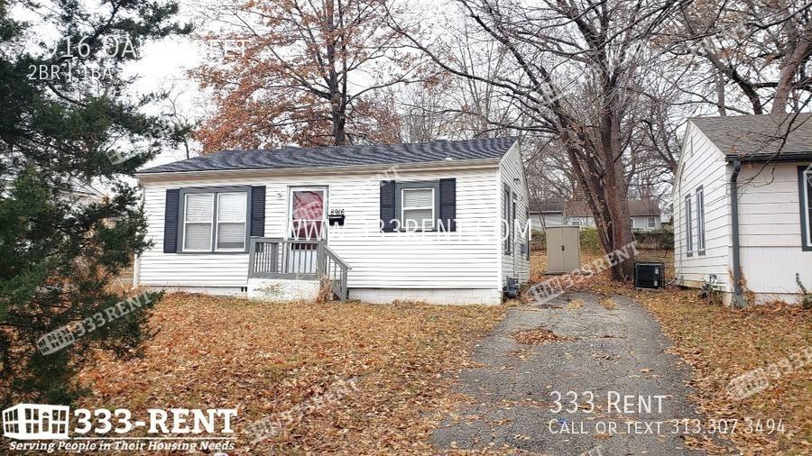 House for rent at 8916 Oak St, Kansas City, MO 64114