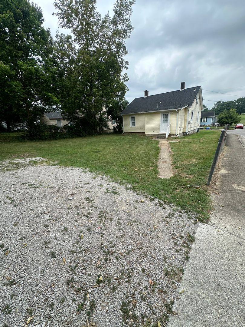 House for rent at 649 Golfview Dr, Lexington, KY 40504