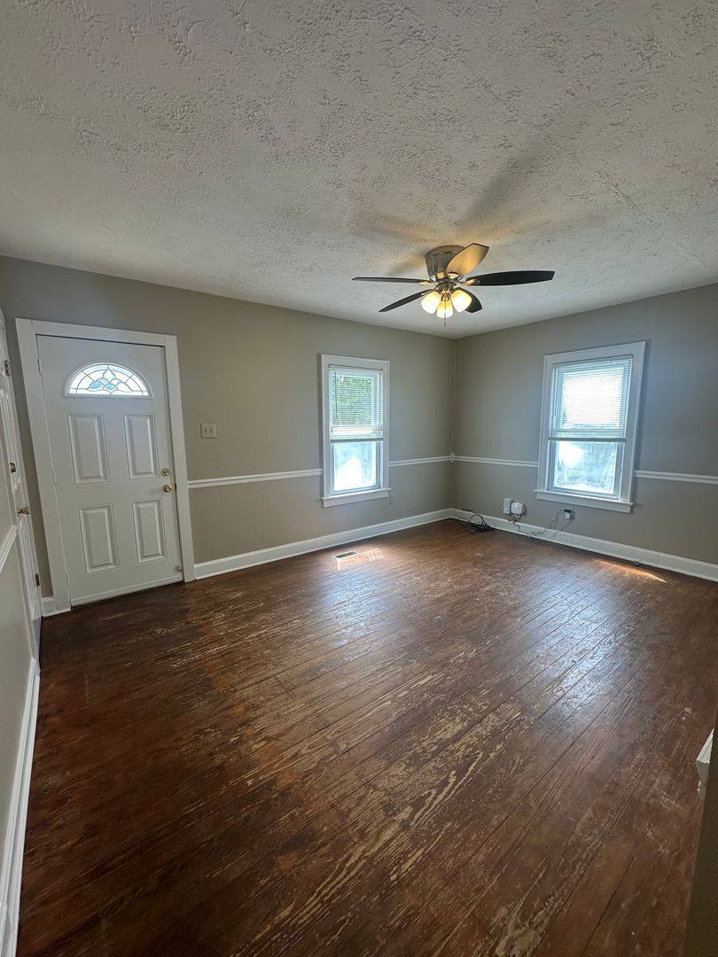 House for rent at 649 Golfview Dr, Lexington, KY 40504