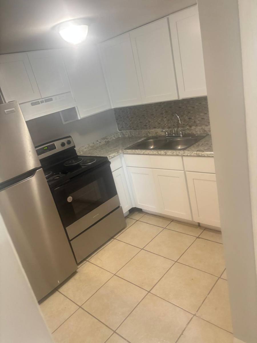 Apartment for rent at 13710 N 19th St, Tampa, FL 33613