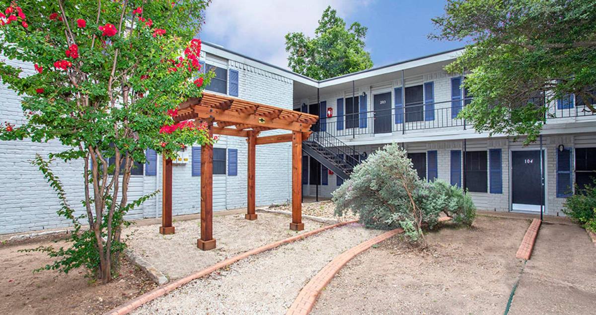 Apartment for rent at 1321 S 11th St, Waco, TX 76706