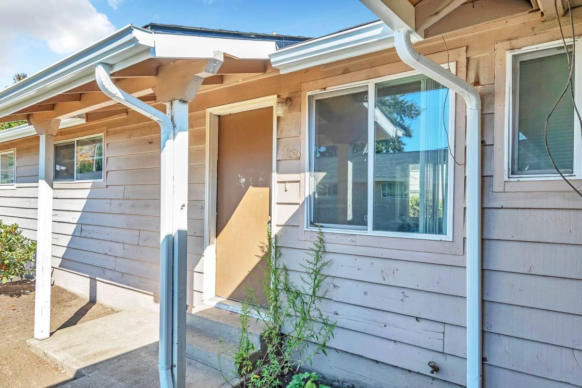 Apartment for rent at 138 - 168 25th NE, Salem, OR 97301