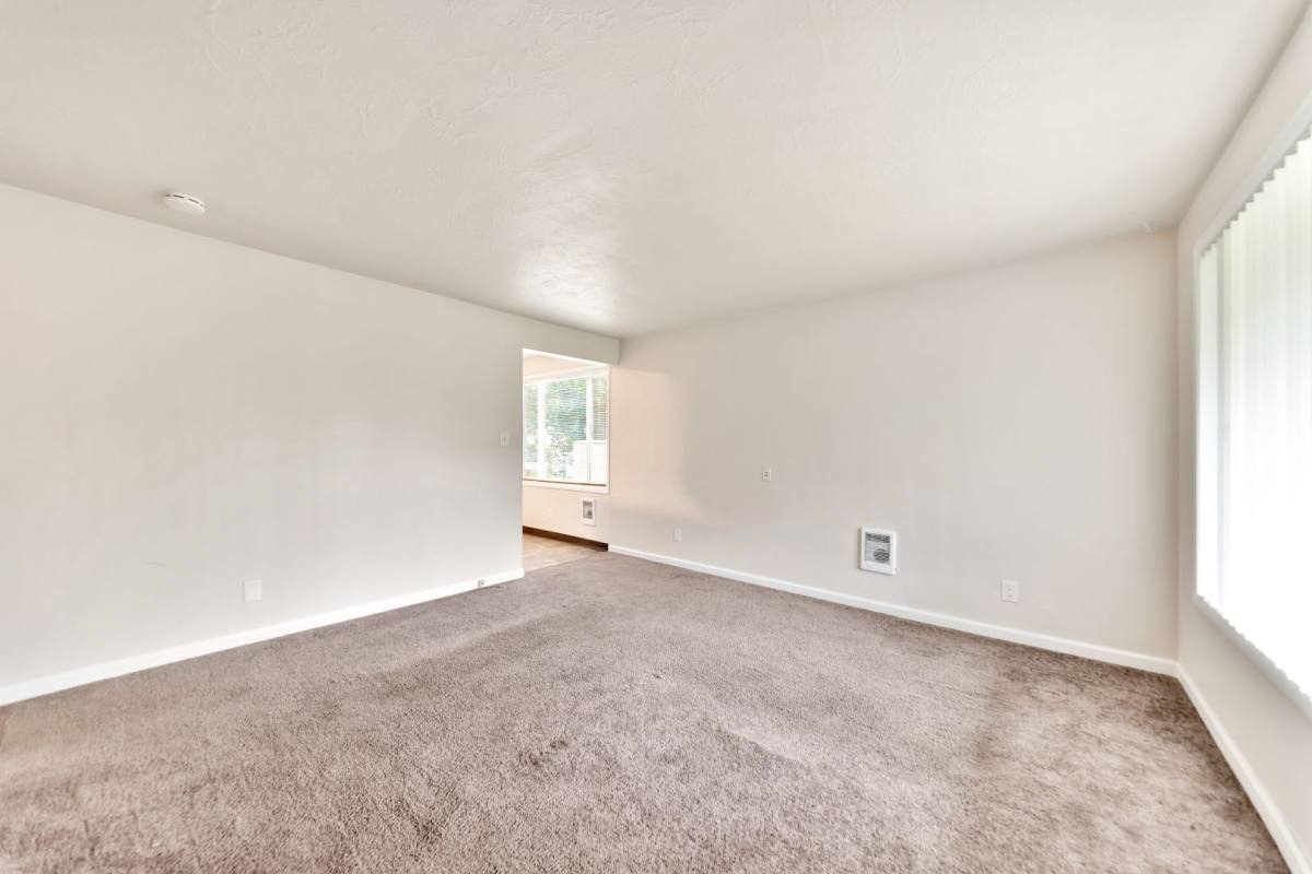 Apartment for rent at 138 - 168 25th NE, Salem, OR 97301