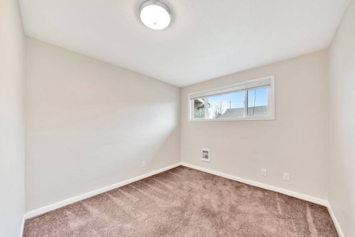 Apartment for rent at 138 - 168 25th NE, Salem, OR 97301