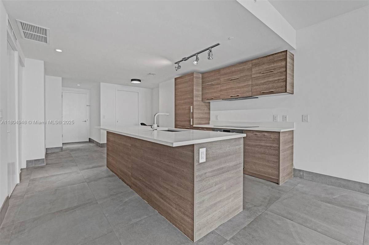 Apartment for rent at 650 NE 32nd St #4102, Miami, FL 33137