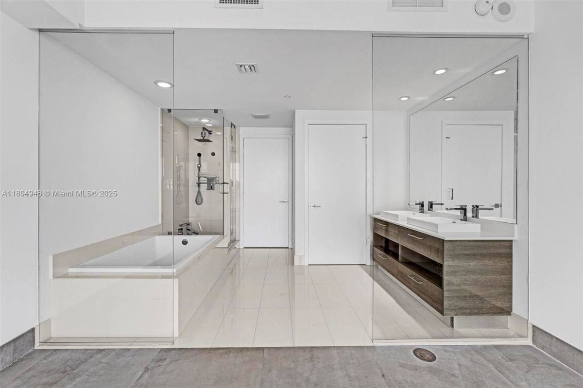 Apartment for rent at 650 NE 32nd St #4102, Miami, FL 33137