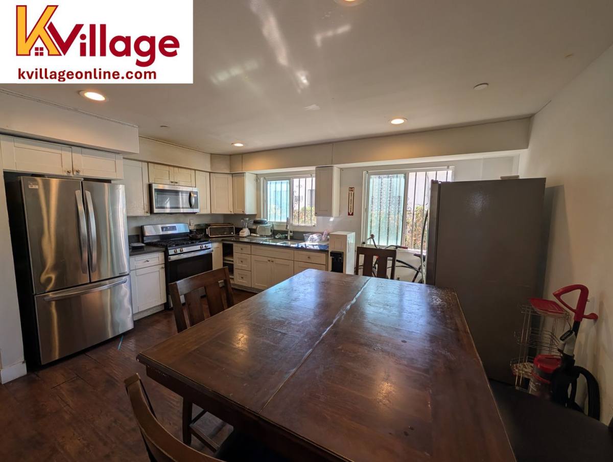 Apartment for rent at 1440 W 35th St, Los Angeles, CA 90018