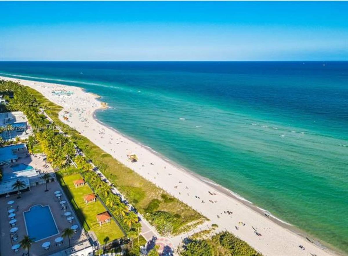 Apartment for rent at 2555 Collins Ave Appt, Miami Beach, FL 33140