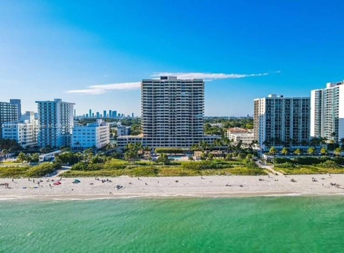 Apartment for rent at 2555 Collins Ave Appt, Miami Beach, FL 33140