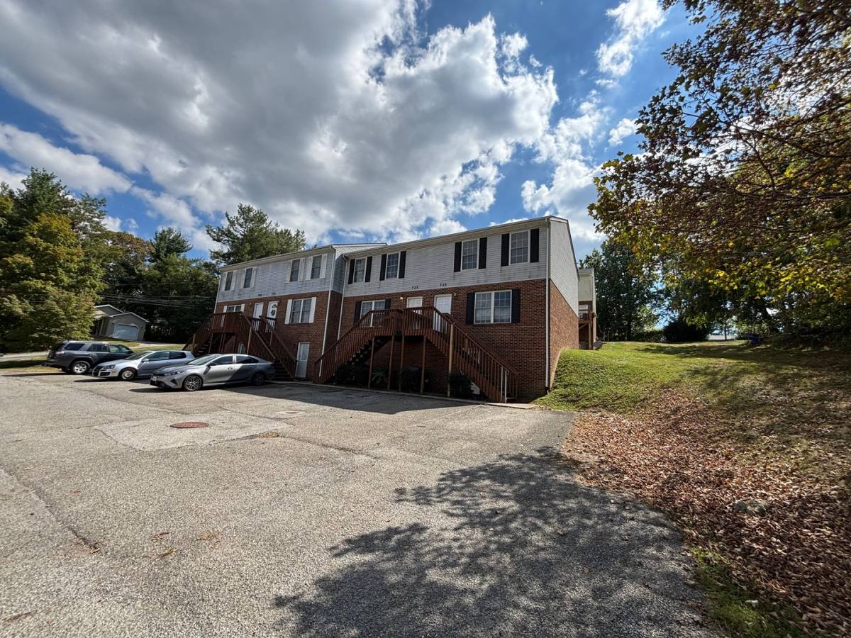 Townhouse for rent at 725 E Main St, Christiansburg, VA 24073