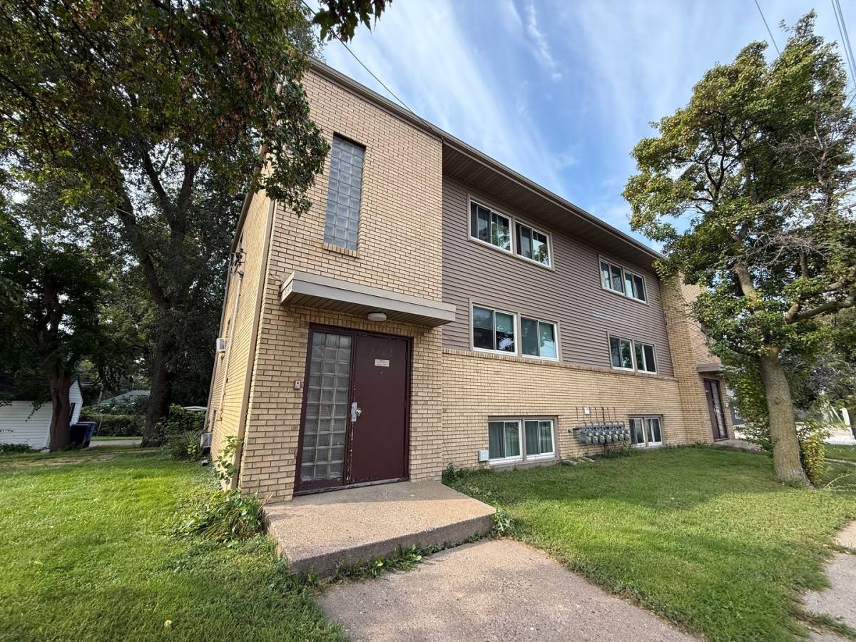 Apartment for rent at 2606 E Hennepin Ave, Minneapolis, MN 55413