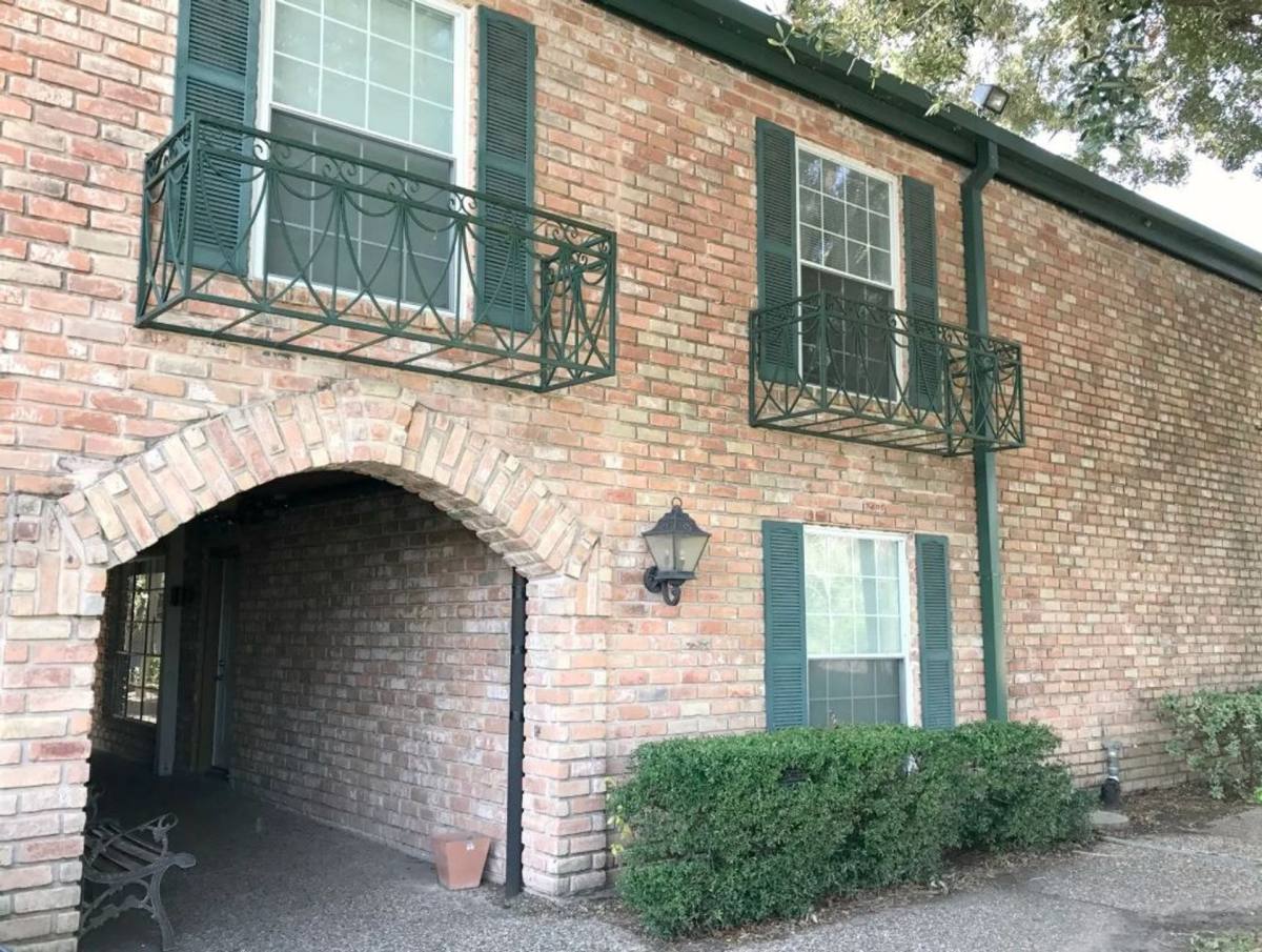 Apartment for rent at 200 Damon Dr, West Columbia, TX 77486