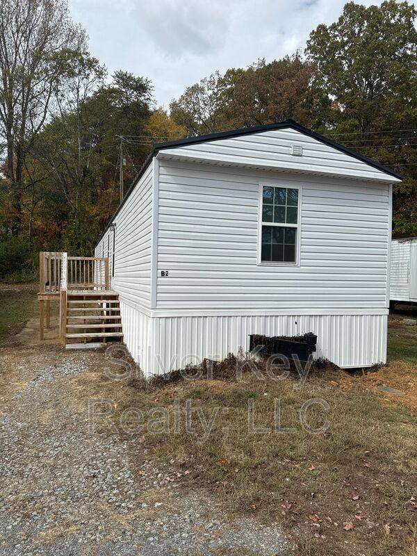 House for rent at 1004 S Jackson St #B2, Athens, TN 37303