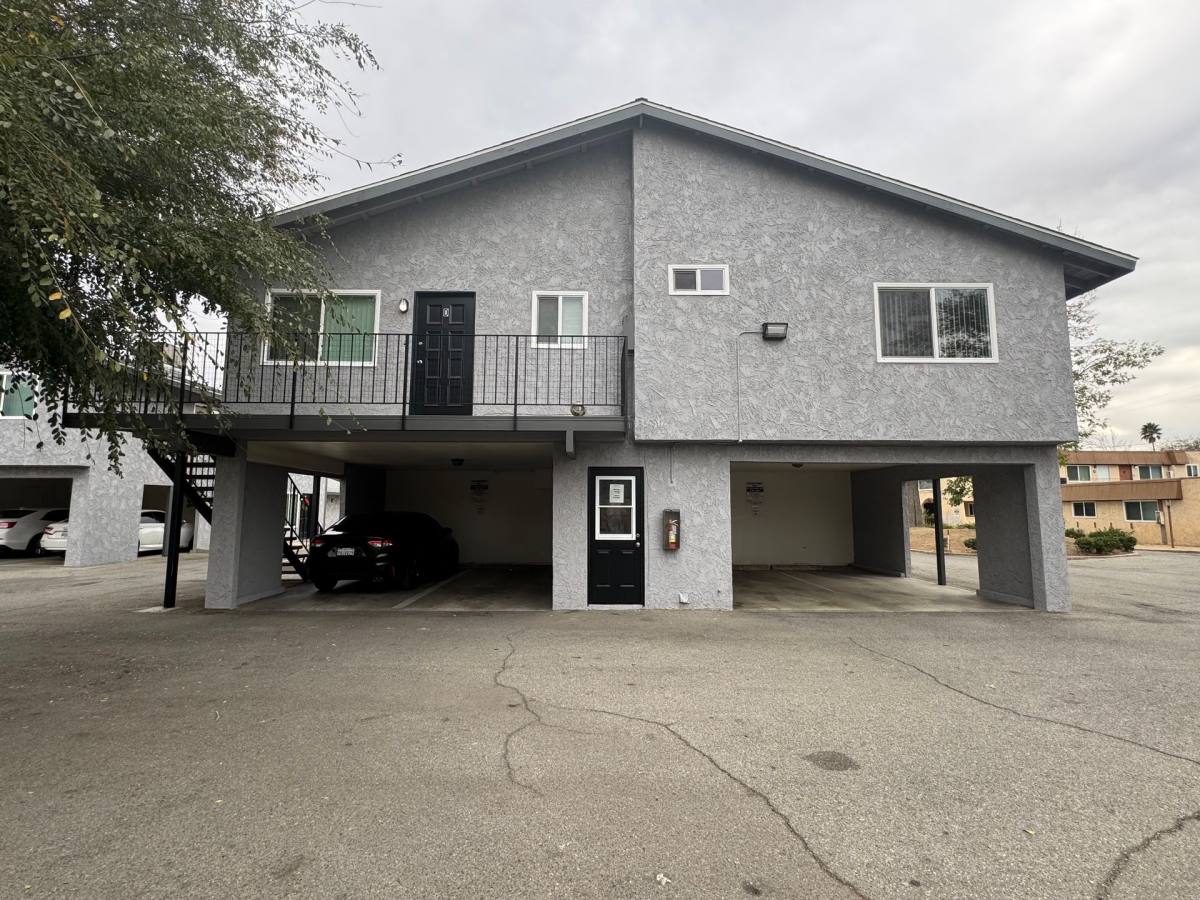 Townhouse for rent at 17015-17016 Ivy Ave, Fontana, CA 92335
