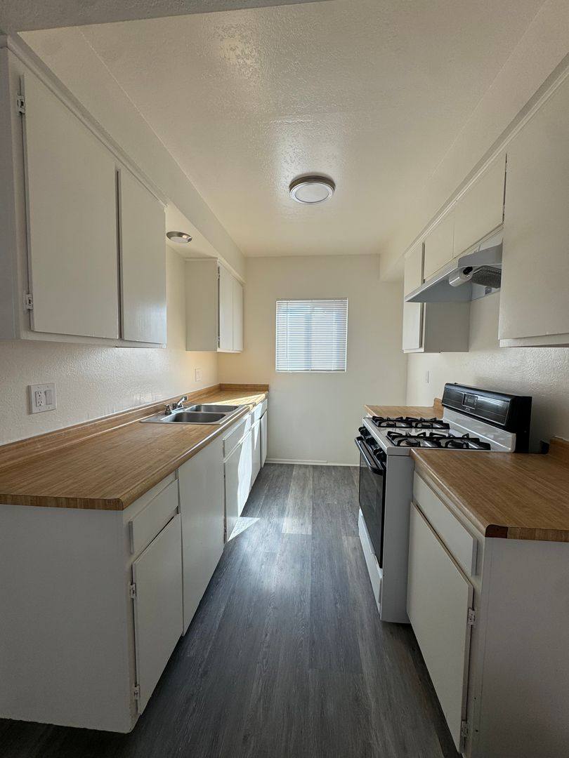 Townhouse for rent at 17015-17016 Ivy Ave, Fontana, CA 92335