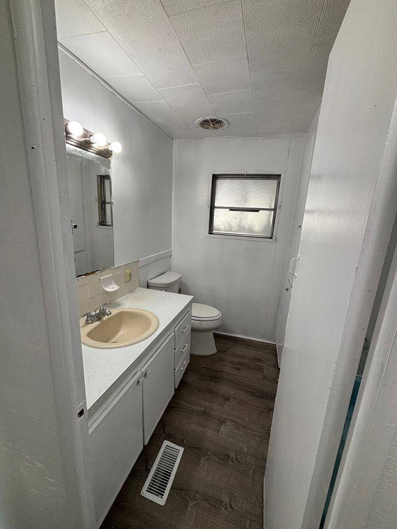 Apartment for rent at 106 52nd Ave Plaza W, Bradenton, FL 34207