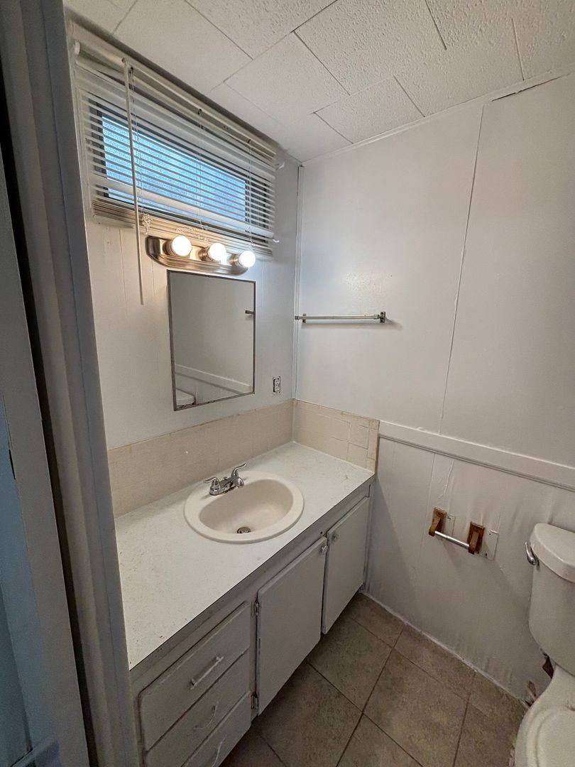 Apartment for rent at 106 52nd Ave Plaza W, Bradenton, FL 34207