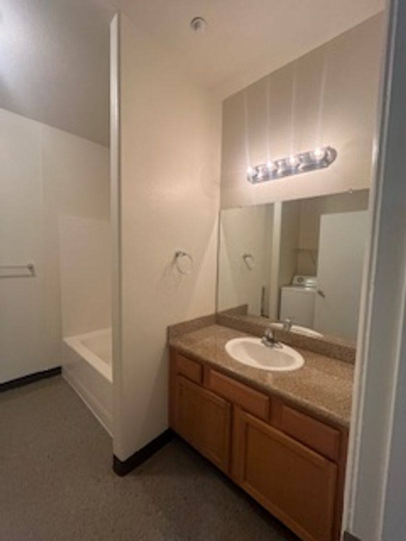 Apartment for rent at 1165 E Hanford-Armona Rd, Lemoore, CA 93245