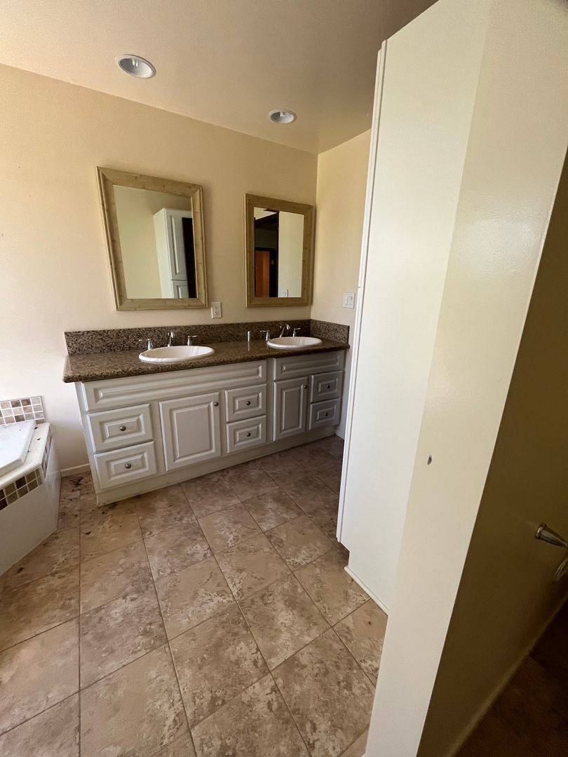 House for rent at 5388 Vista Lejana Lane, La Canada Flintridge, CA 91011