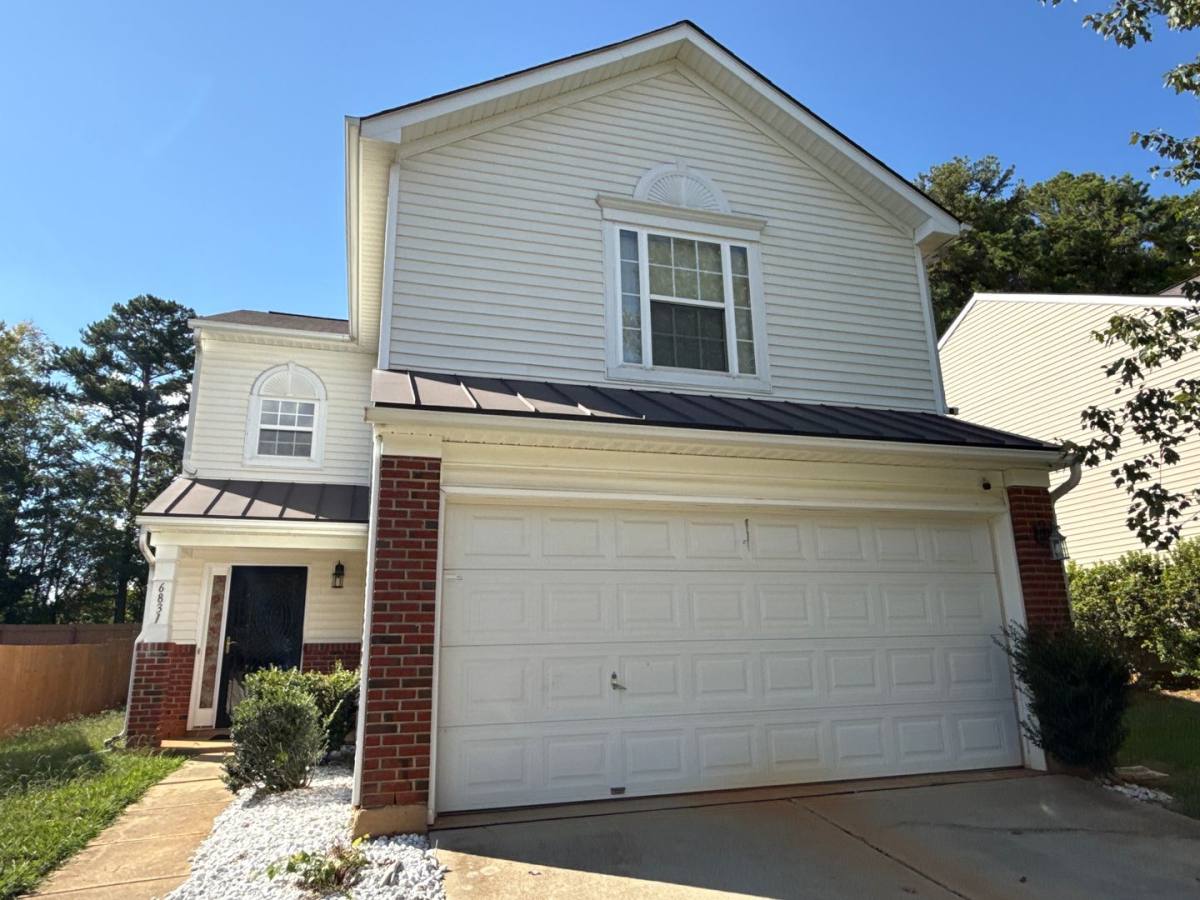 House for rent at 6831 Sunman Rd, Charlotte, NC 28216