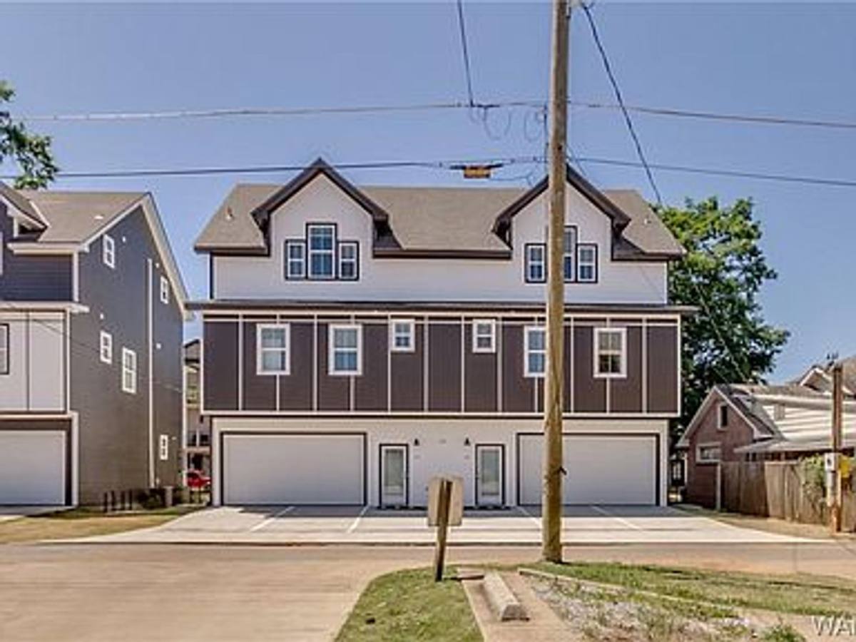 Apartment for rent at 1004 Elmwood Dr, Tuscaloosa, AL 35401