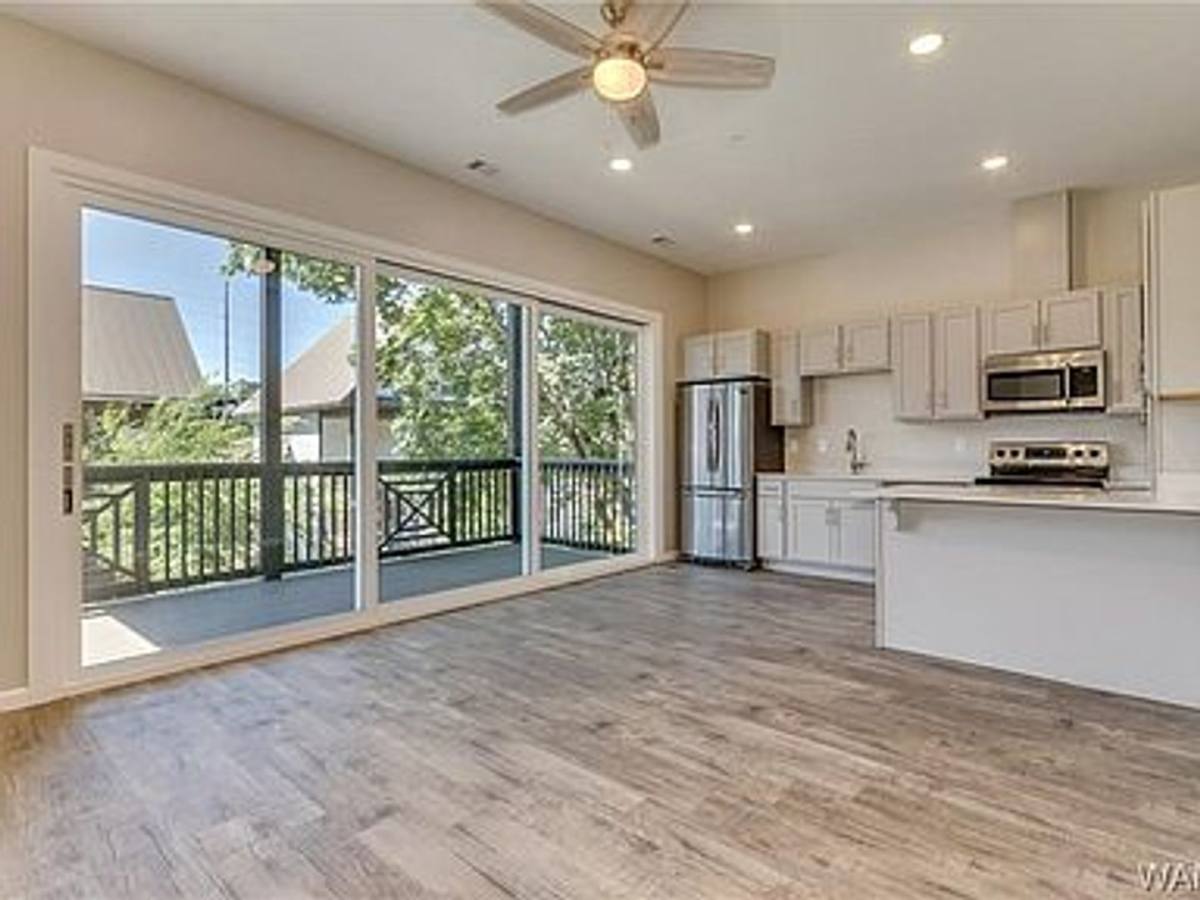 Apartment for rent at 1004 Elmwood Dr, Tuscaloosa, AL 35401