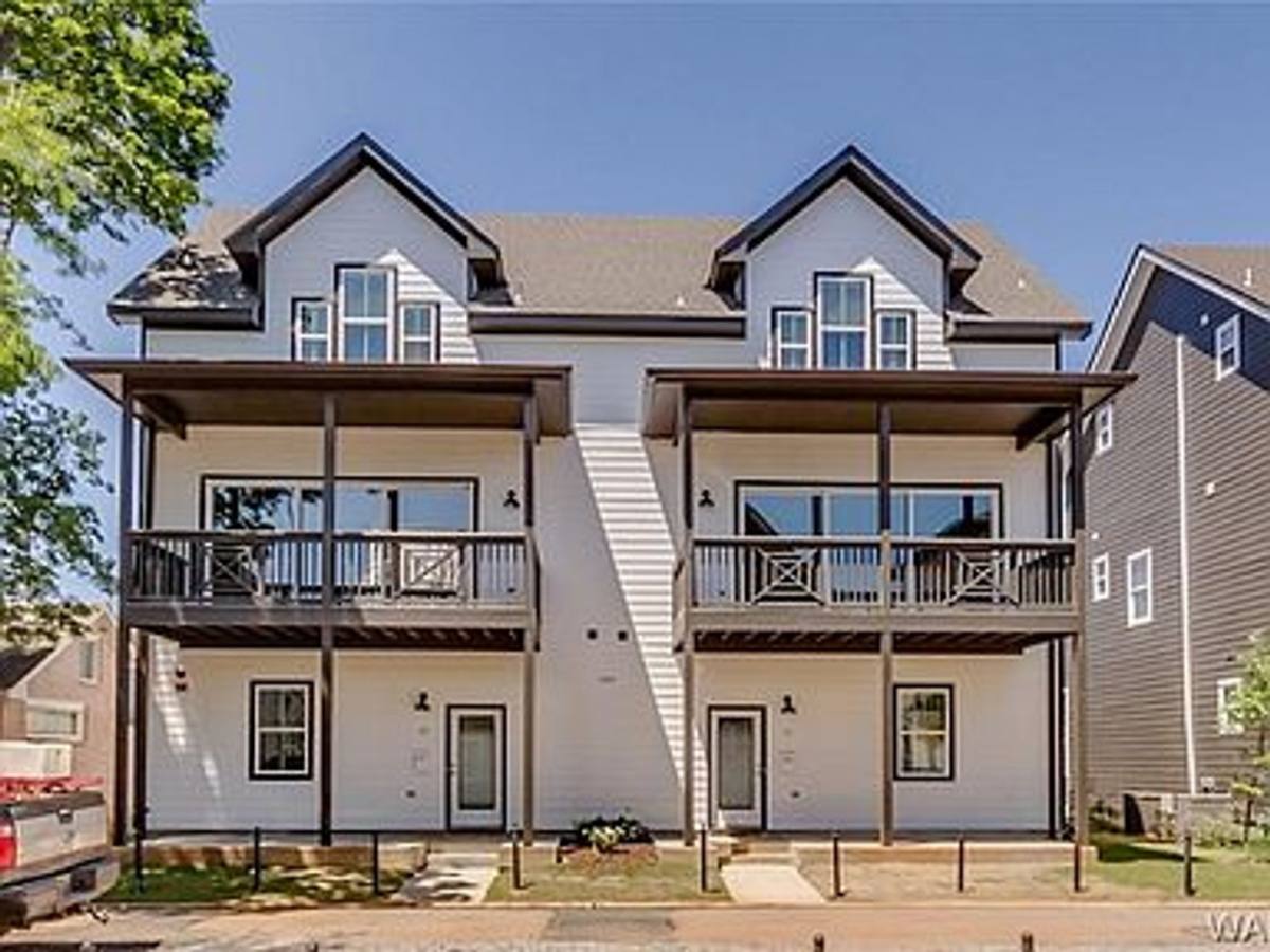 Apartment for rent at 1004 Elmwood Dr, Tuscaloosa, AL 35401