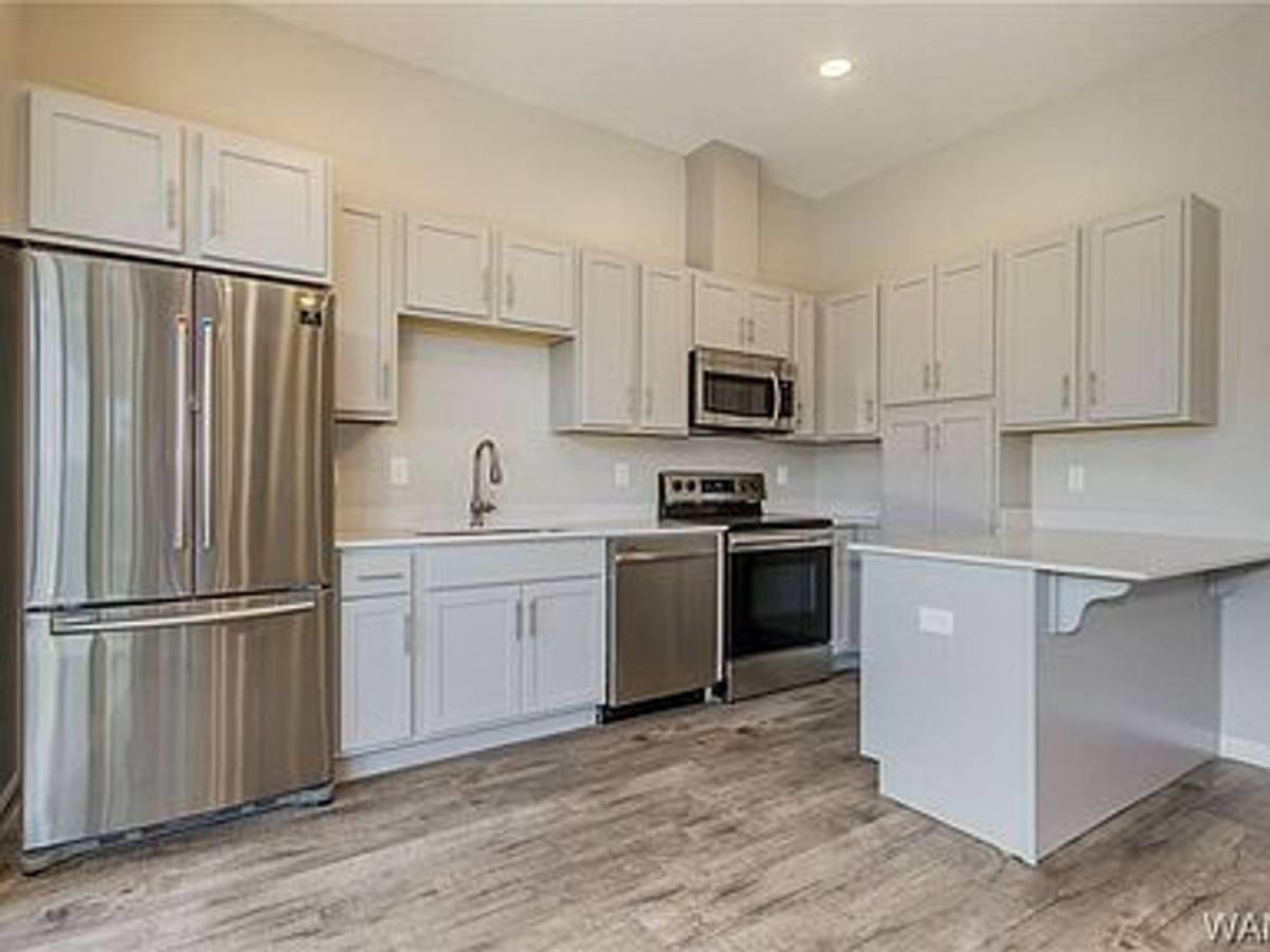 Apartment for rent at 1004 Elmwood Dr, Tuscaloosa, AL 35401