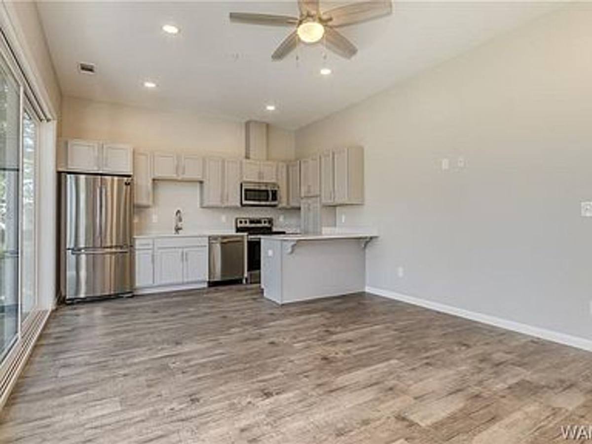 Apartment for rent at 1004 Elmwood Dr, Tuscaloosa, AL 35401