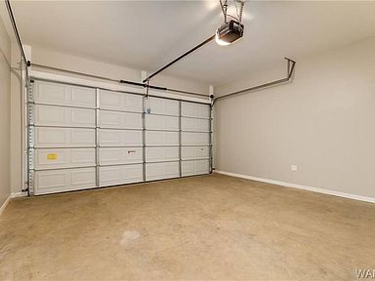 Apartment for rent at 1004 Elmwood Dr, Tuscaloosa, AL 35401