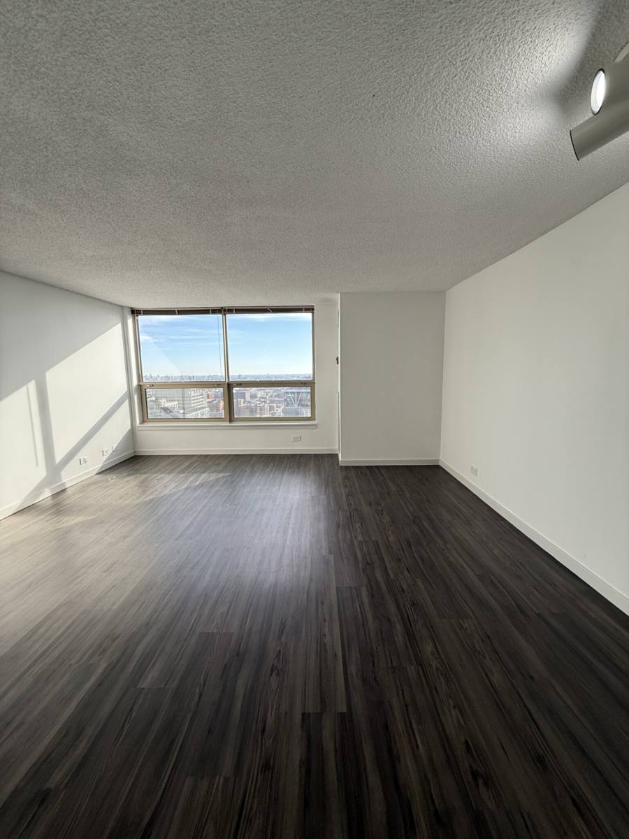 Apartment for rent at 555 W Madison St #4309, Chicago, IL 60661