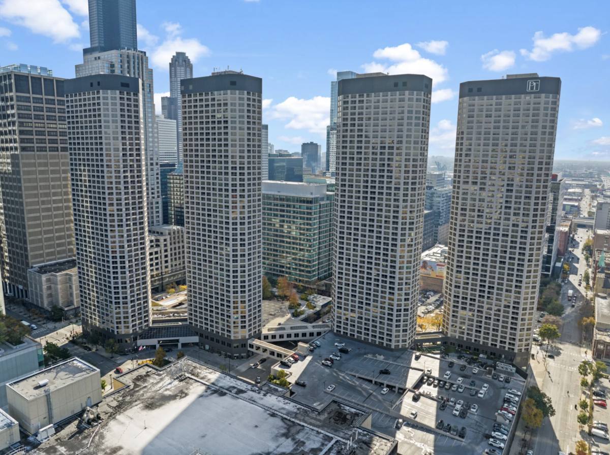 Apartment for rent at 555 W Madison St #4309, Chicago, IL 60661