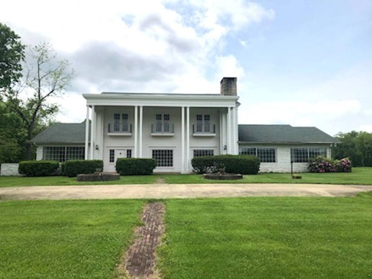 House for rent at 17311 Winfield Rd, Winfield, WV 25213