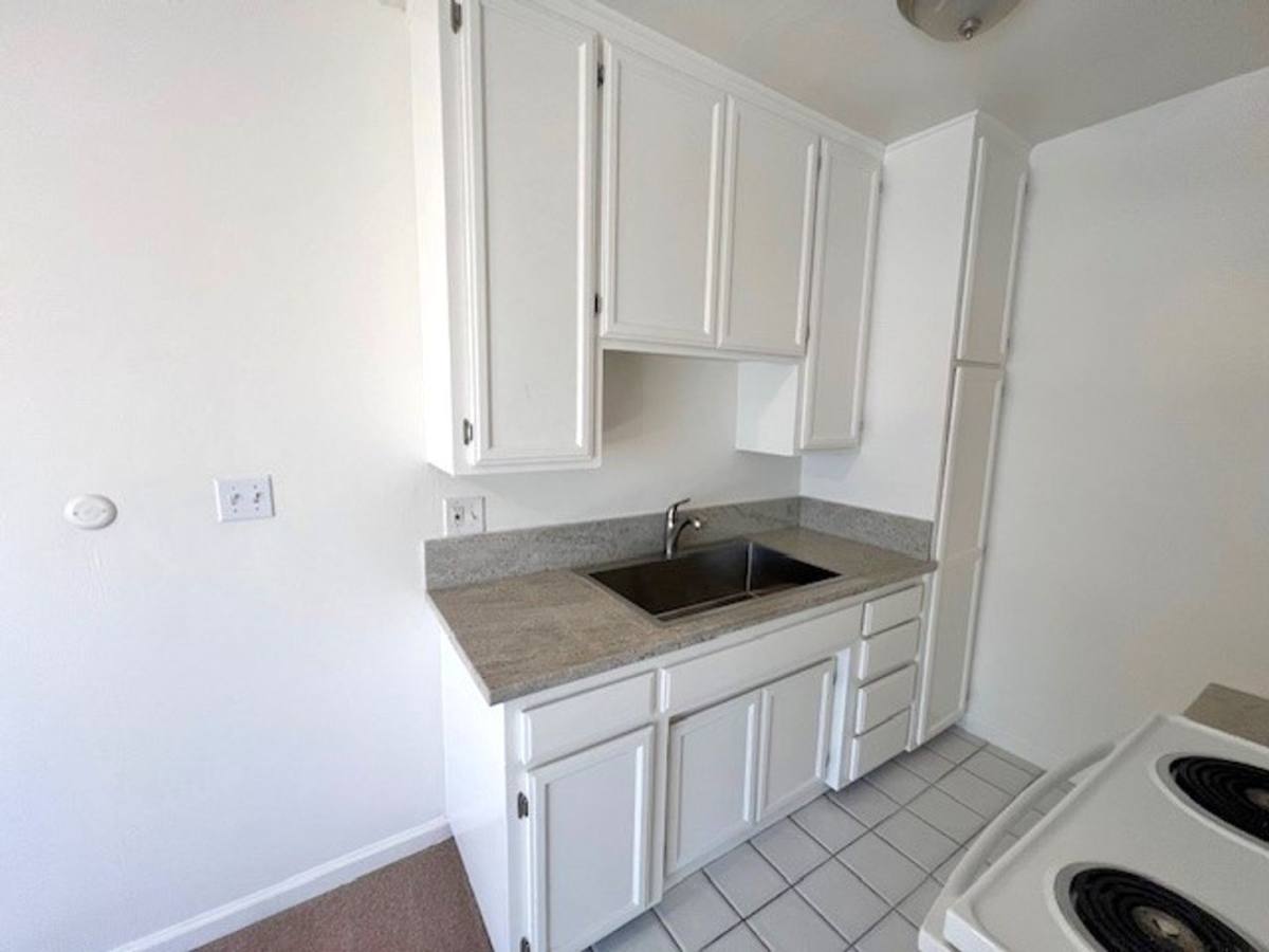 Apartment for rent at 7555 Winnetka Ave, Winnetka, CA 91306