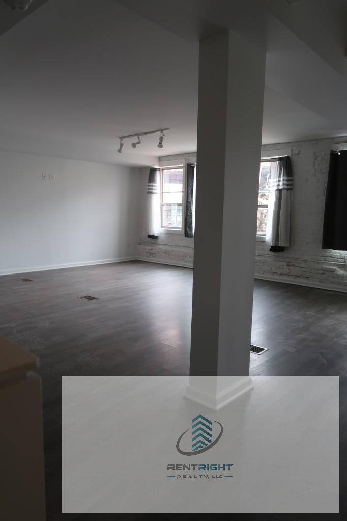 Apartment for rent at 932 W Dakin St #303, Chicago, IL 60613