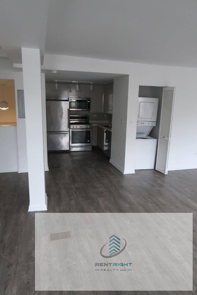 Apartment for rent at 932 W Dakin St #303, Chicago, IL 60613
