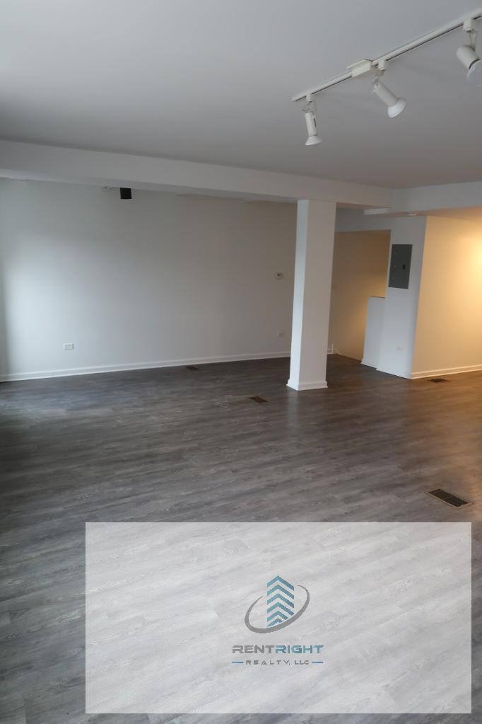 Apartment for rent at 932 W Dakin St #303, Chicago, IL 60613