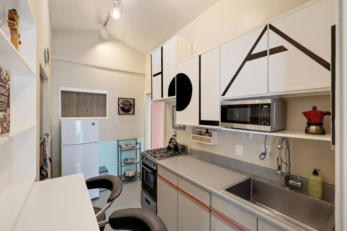 Apartment for rent at 726 Palm Dr #BAREFOOT Bungalow, Hermosa Beach, CA 90254