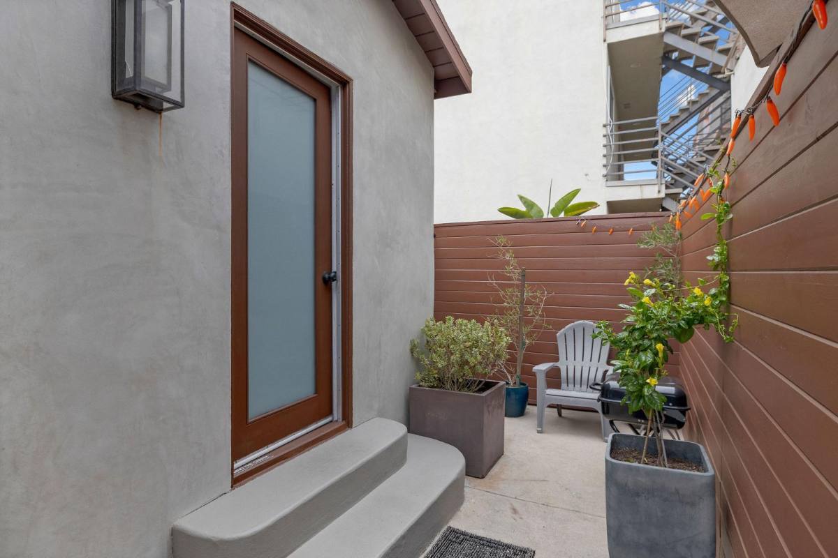 Apartment for rent at 726 Palm Dr #BAREFOOT Bungalow, Hermosa Beach, CA 90254